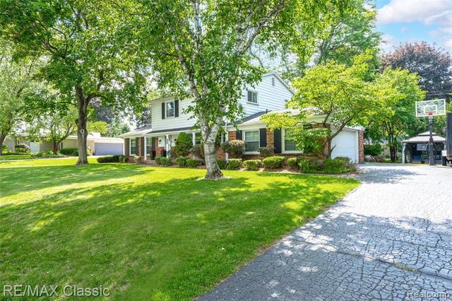 6638 Woodbank Drive, Bloomfield Hills, MI 48301