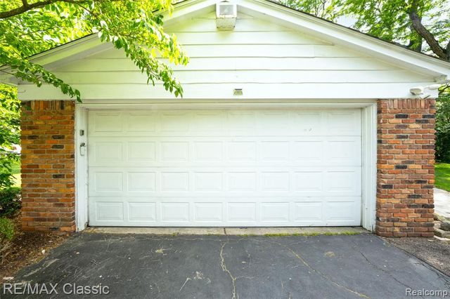 6638 Woodbank Drive, Bloomfield Hills, MI 48301