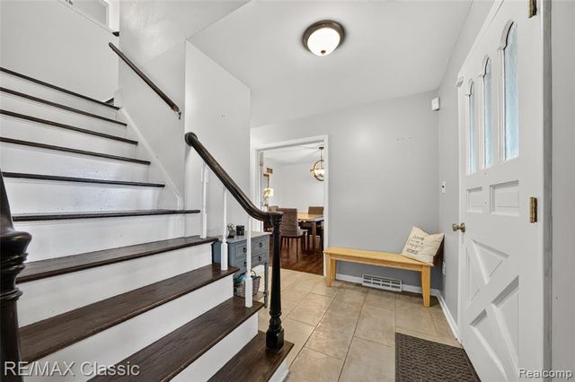 6638 Woodbank Drive, Bloomfield Hills, MI 48301