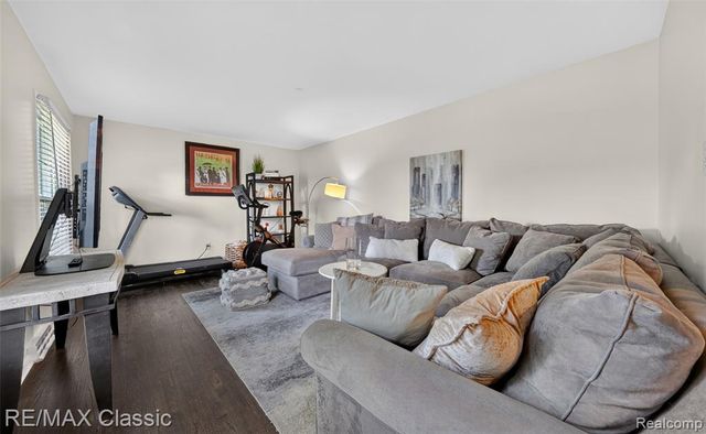 6638 Woodbank Drive, Bloomfield Hills, MI 48301
