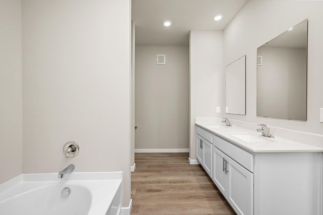 901 Spruce Circle N, Cambridge, MN 55008