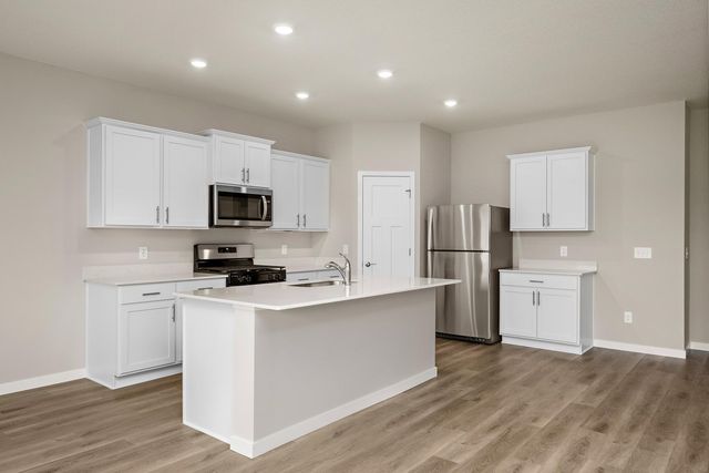 901 Spruce Circle N, Cambridge, MN 55008