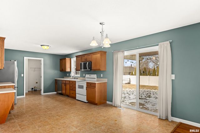 1941 COLT Drive, Washington, IL 61571