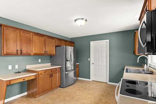 1941 COLT Drive, Washington, IL 61571