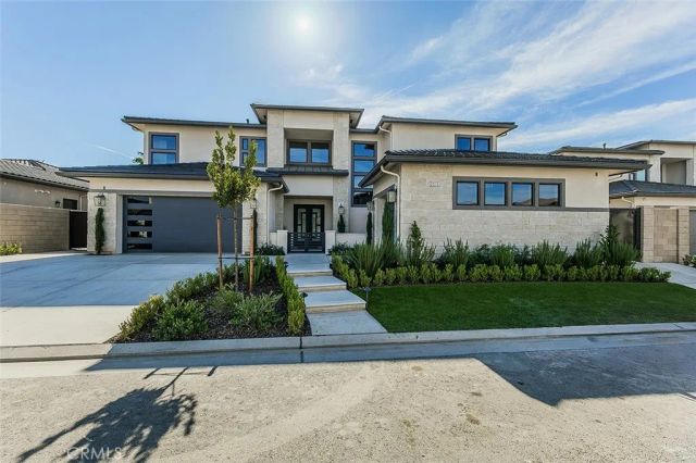 2315 E Courtside Drive, Fresno, CA 93730