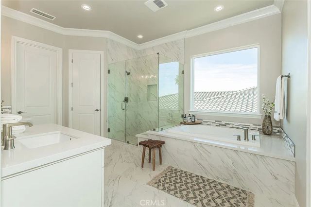 2315 E Courtside Drive, Fresno, CA 93730