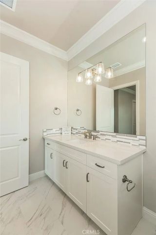 2315 E Courtside Drive, Fresno, CA 93730