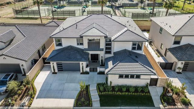 2315 E Courtside Drive, Fresno, CA 93730