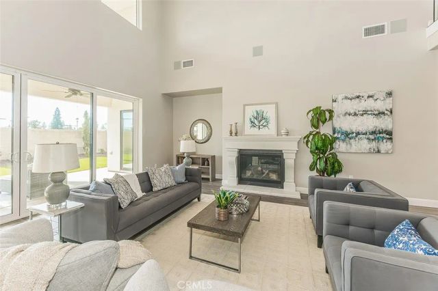 2315 E Courtside Drive, Fresno, CA 93730