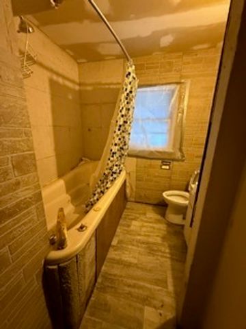 1060 W King Street, Decatur, IL 62522