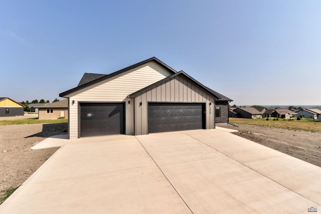 3516 TAYLOR MADE DR, Rapid City, SD 57703