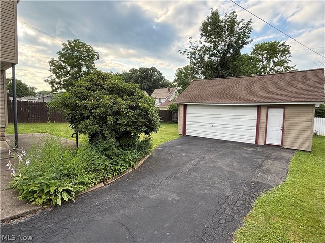 34 Maple Drive, Boardman, OH 44512