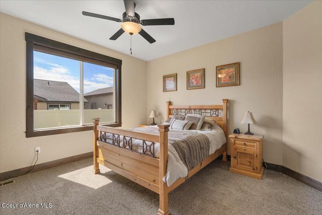 940 W Wayward CIR, Post Falls, ID 83854