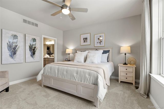 2270 Chase Drive 112, Hartland Township, MI 48855