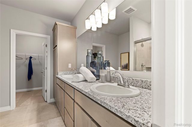 2270 Chase Drive 112, Hartland Township, MI 48855