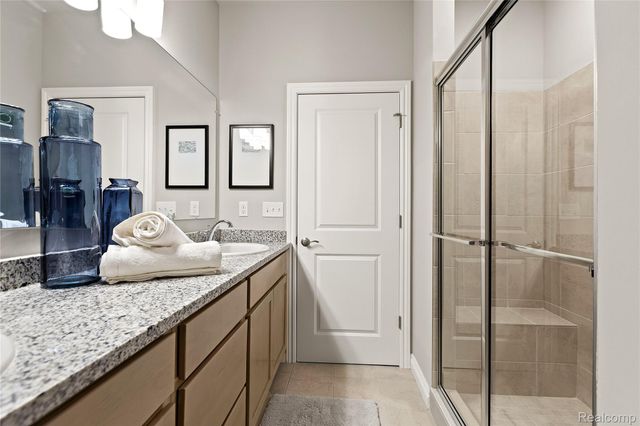 2270 Chase Drive 112, Hartland Township, MI 48855