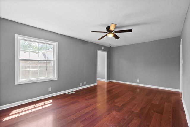 404 Cyprus Ct, Clarksville, TN 37040