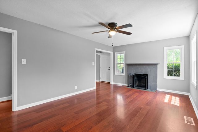 404 Cyprus Ct, Clarksville, TN 37040