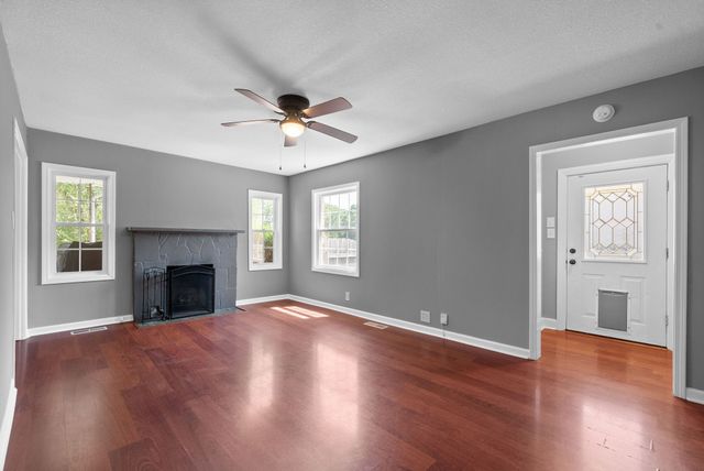 404 Cyprus Ct, Clarksville, TN 37040