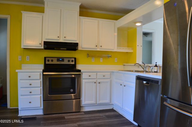 32 Gazebo Road, St. Helena Island, SC 29920