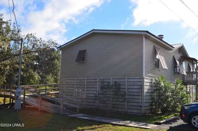 32 Gazebo Road, St. Helena Island, SC 29920