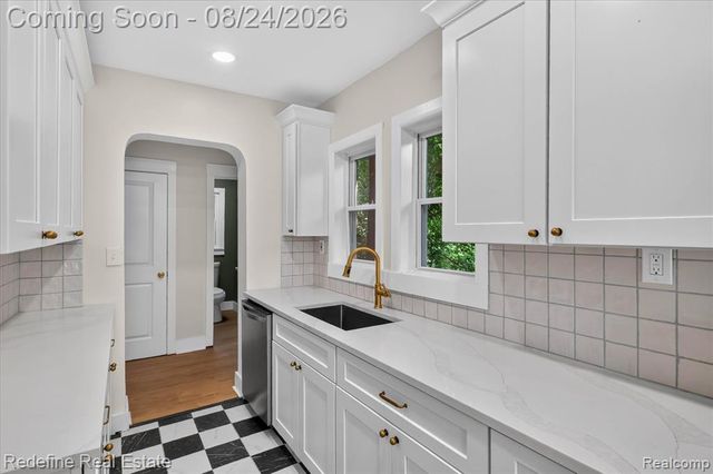 22608 Frisbee Street, Detroit, MI 48219