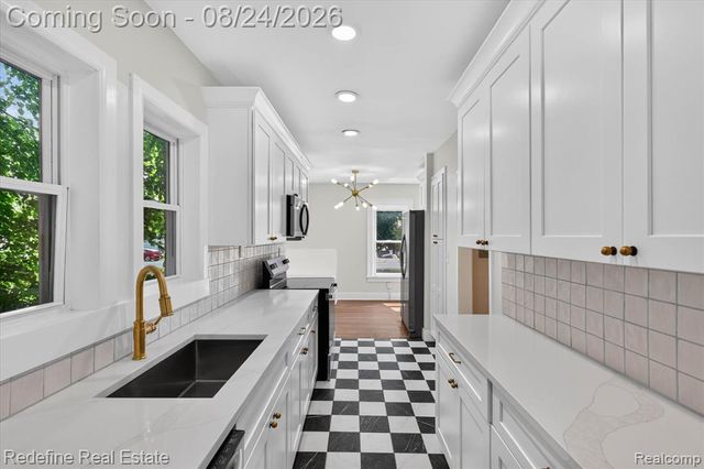 22608 Frisbee Street, Detroit, MI 48219