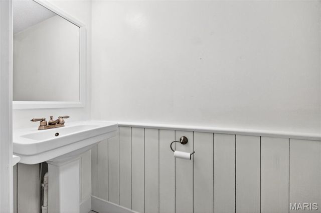 1013 Fairways Drive, Lake St Louis, MO 63367