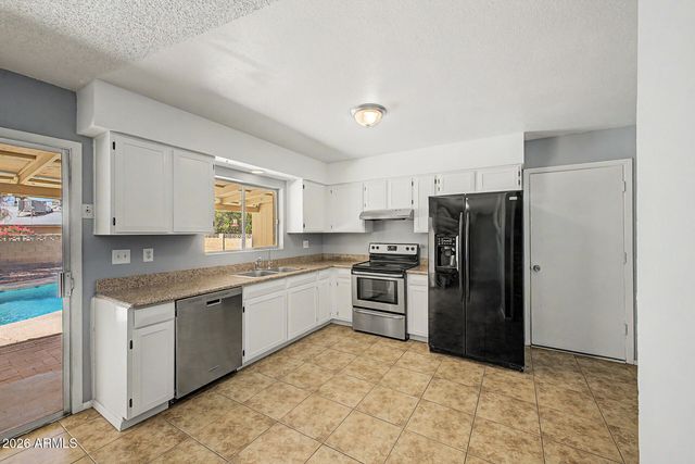 4519 W GARDENIA Avenue, Glendale, AZ 85301