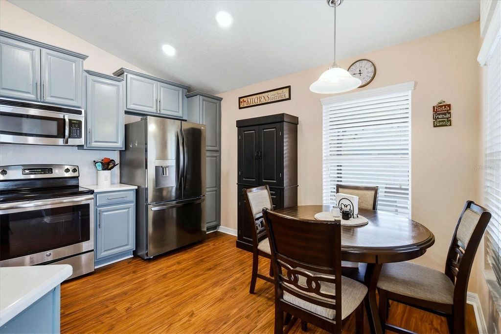 Image 11 of property listing at 16622 MAGNOLIA RESERVE PLACE PLACE, Wimauma, FL 33598