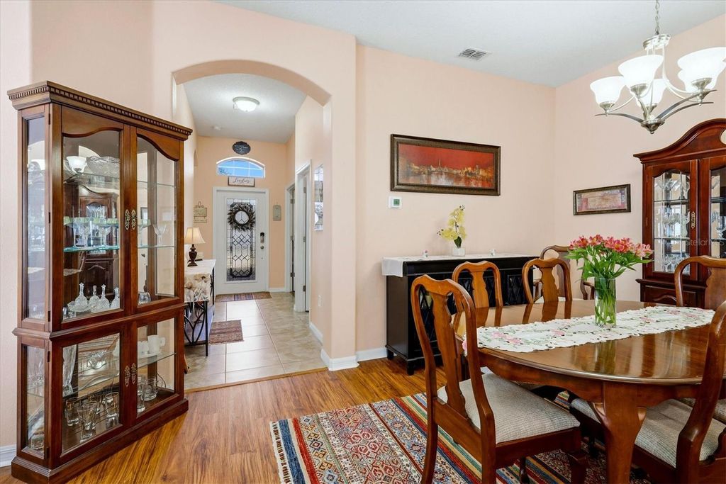 Image 8 of property listing at 16622 MAGNOLIA RESERVE PLACE PLACE, Wimauma, FL 33598