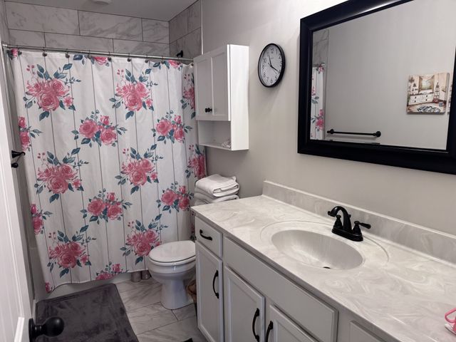 2360 Colston Dr, Clarksville, TN 37042