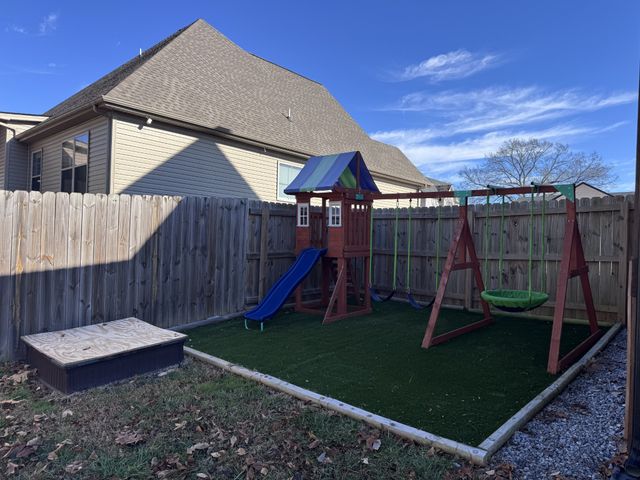 2360 Colston Dr, Clarksville, TN 37042