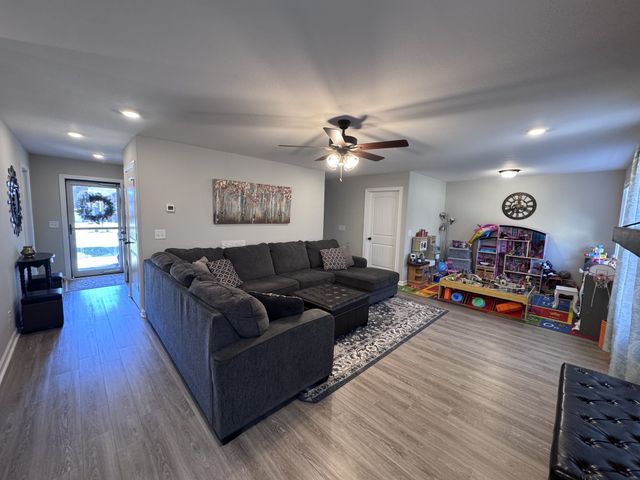 2360 Colston Dr, Clarksville, TN 37042