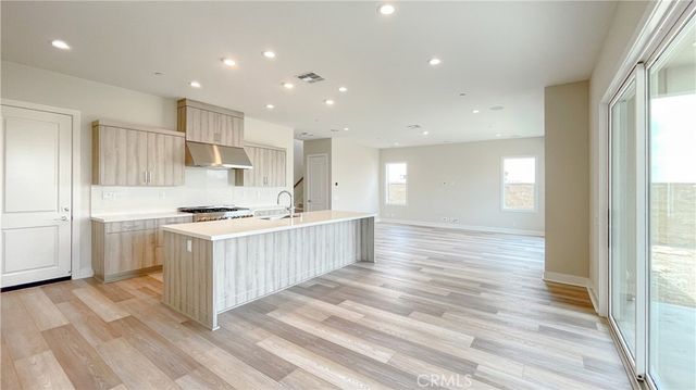 101 Walworth, Lake Forest, CA 92630