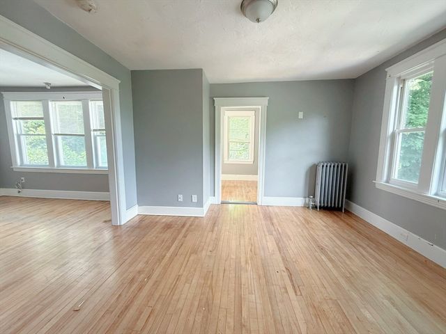 15 Circuit Ave E, Worcester, MA 01603