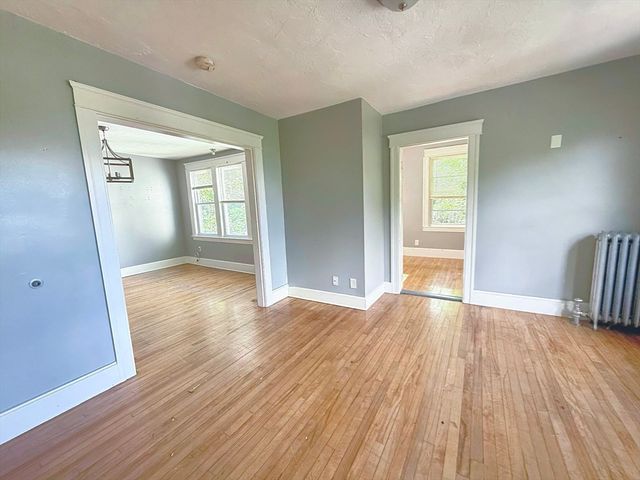 15 Circuit Ave E, Worcester, MA 01603