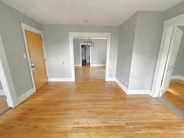 15 Circuit Ave E, Worcester, MA 01603