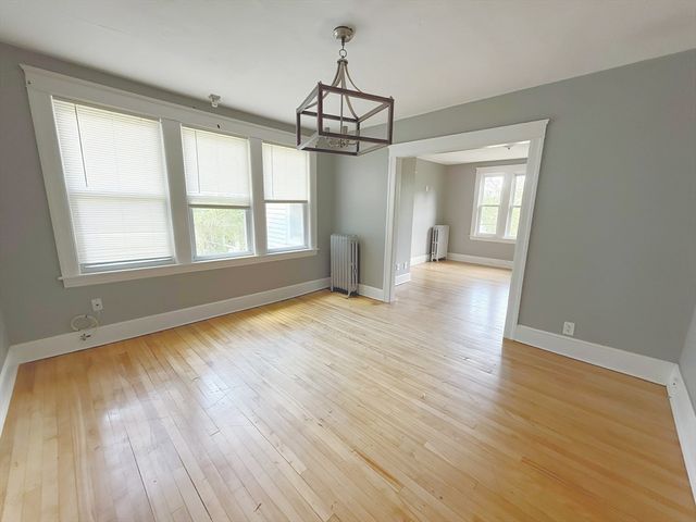 15 Circuit Ave E, Worcester, MA 01603