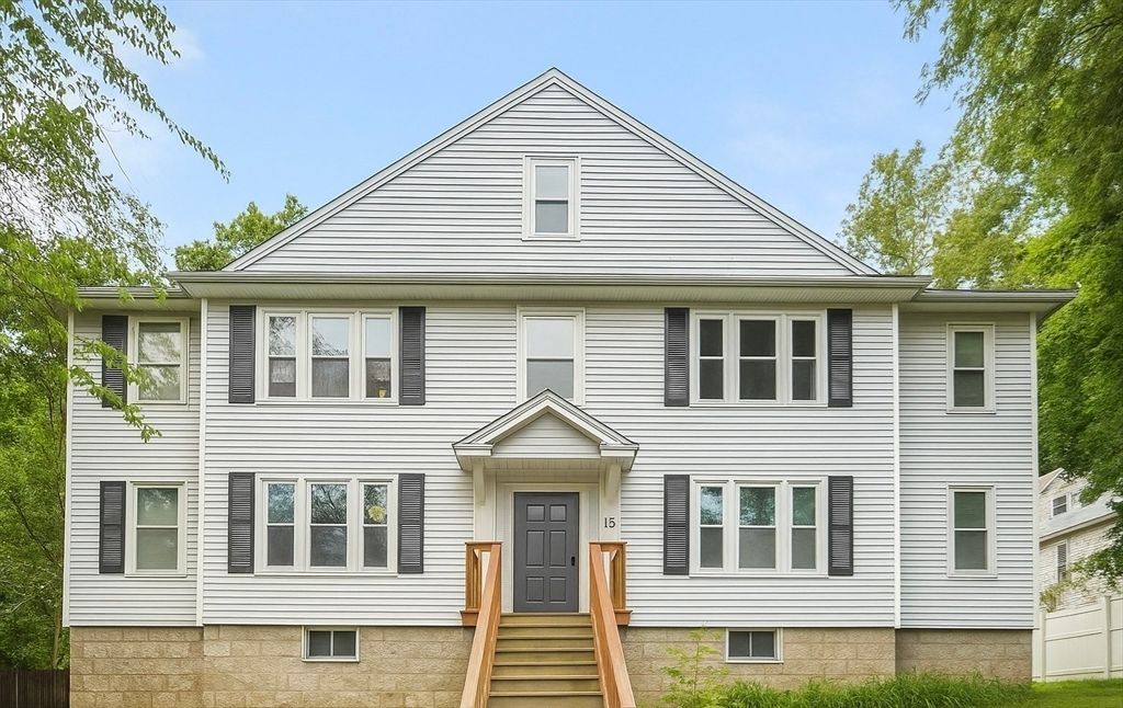 15 Circuit Ave E, Worcester, MA 01603