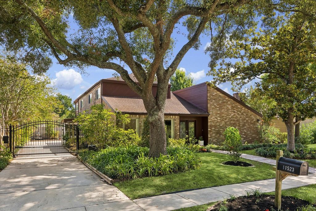 11523 Highgrove Drive, Houston, TX 77077