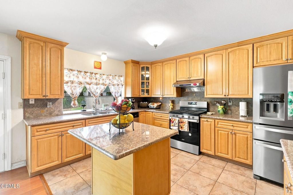 Image 16 of property listing at 1935 El Rancho Drive, Camarillo, CA 93010