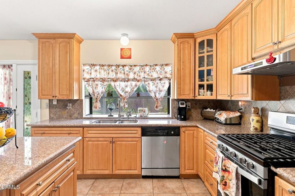 Image 18 of property listing at 1935 El Rancho Drive, Camarillo, CA 93010