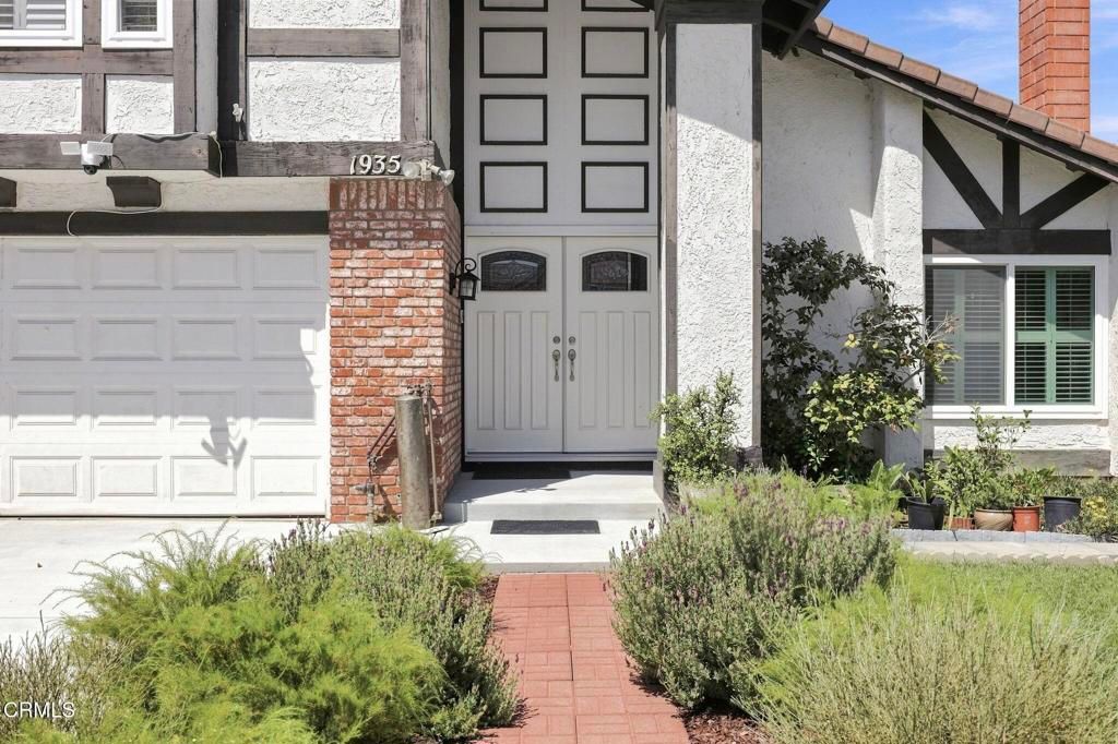 Image 4 of property listing at 1935 El Rancho Drive, Camarillo, CA 93010