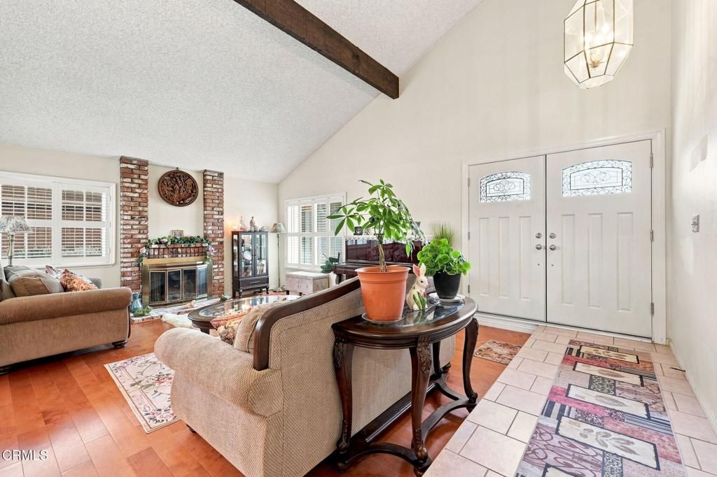 Image 5 of property listing at 1935 El Rancho Drive, Camarillo, CA 93010