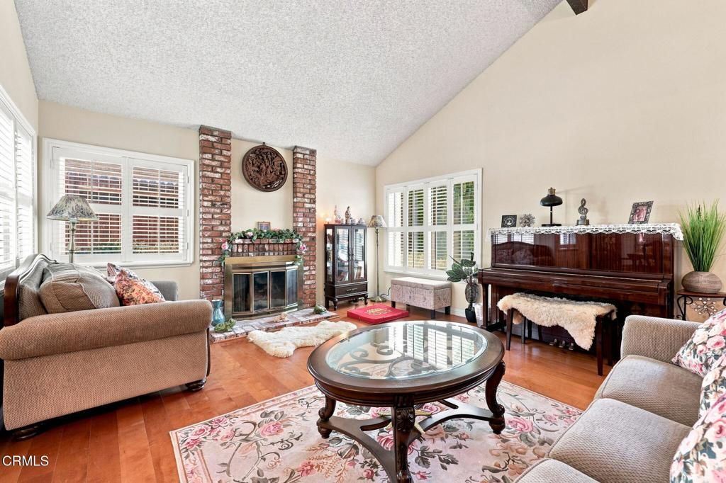 Image 8 of property listing at 1935 El Rancho Drive, Camarillo, CA 93010