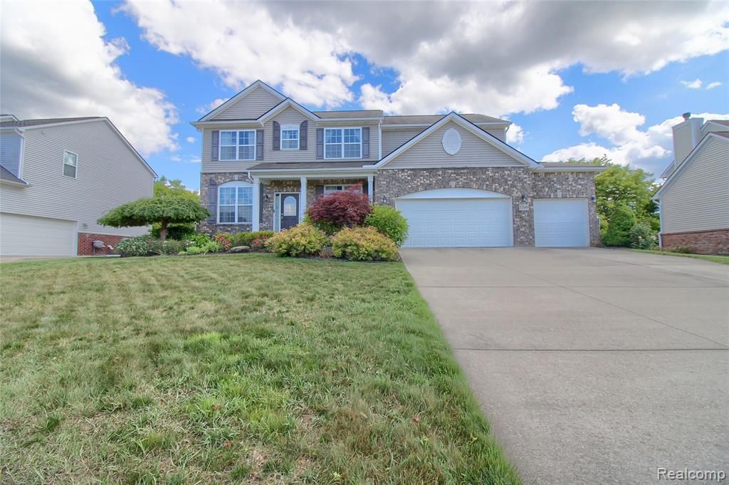 57649 Blossom Valley Trail, New Hudson, MI 48165