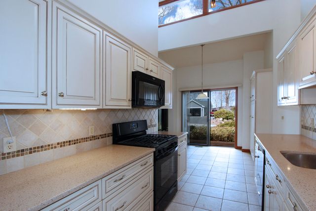 60 Redwood Circle, Mashpee, MA 02649