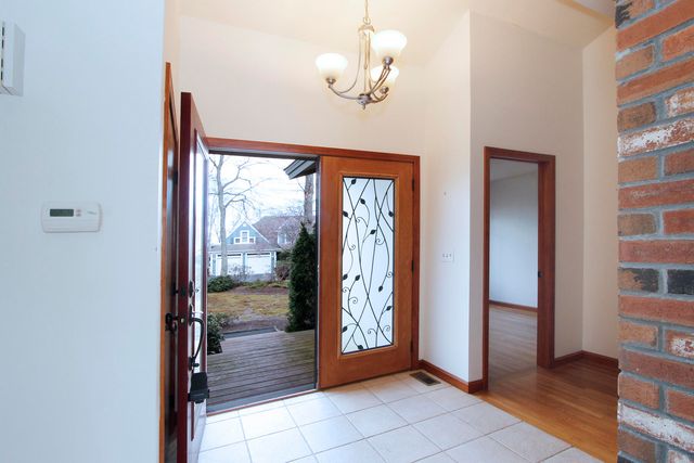 60 Redwood Circle, Mashpee, MA 02649