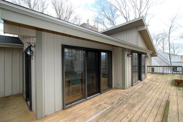 60 Redwood Circle, Mashpee, MA 02649